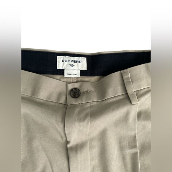 Dockers khaki relaxed fit pleated permanent crease comfort waistband NWT W40/L30 - Picture 5 of 6